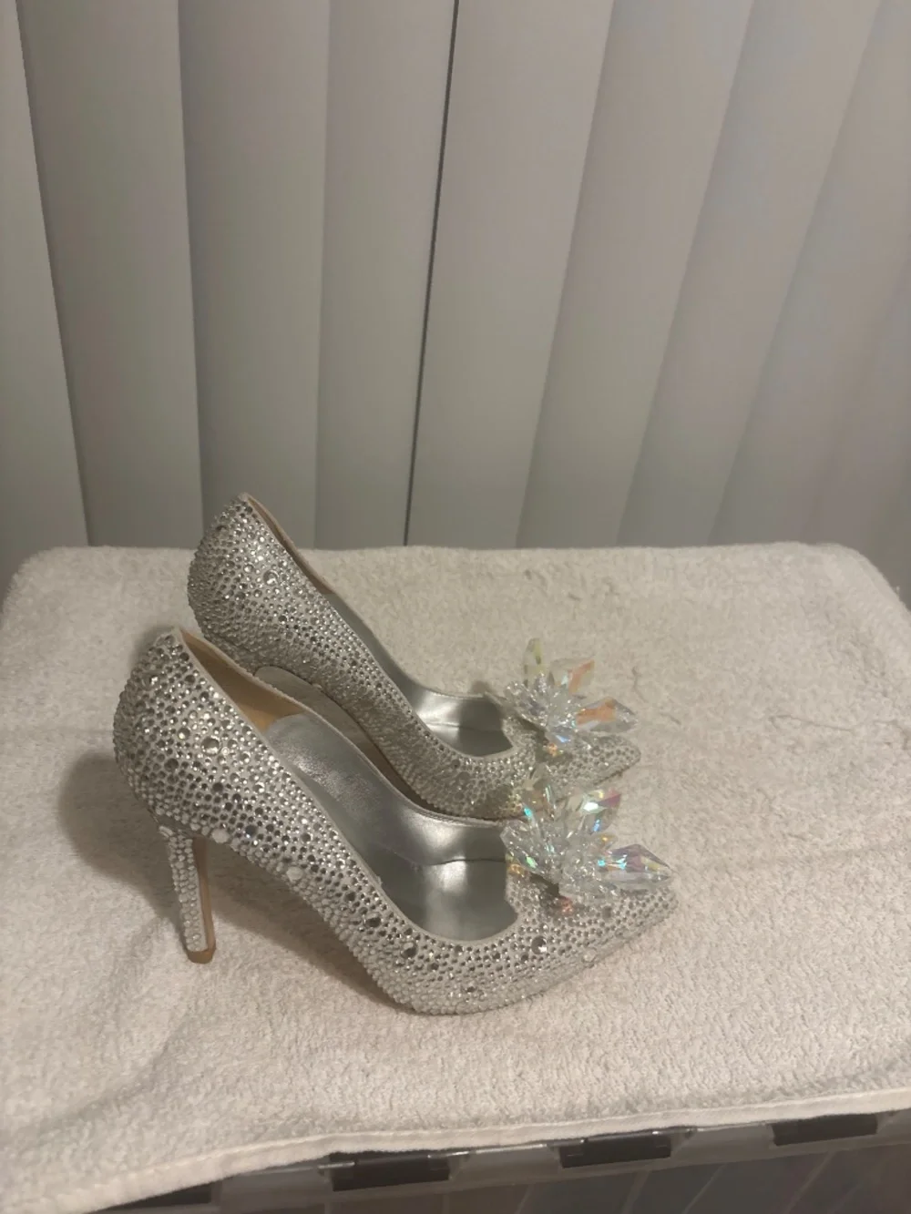 Jimmy Choo Women’s Crystal Covered Pointed Cinderella Toe Pumps US Size 5.5-6 - Picture 5 of 6